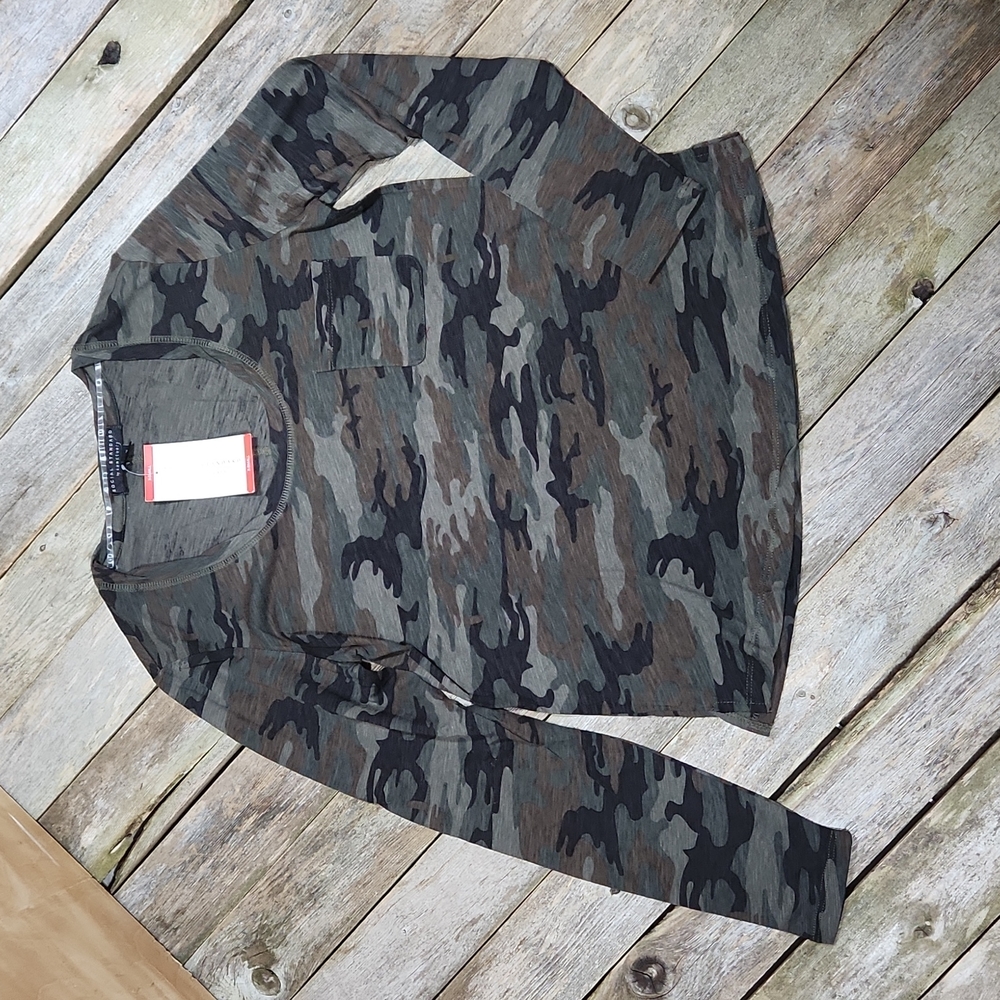 Social Standard by Sanctuary "Dylan Scoop Tee" Mother Earth Camo sz XS W-594